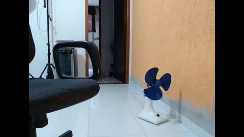 Snapshot of podolatra3 chatting on 11-08-25, 03:56 podolatra3 online show from 11-08-25, 03:56