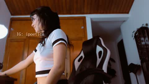 IG ipoetica  online show from 02-04-25, 03:04