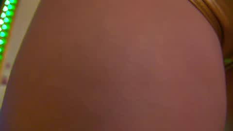 poison_milf_ online show from 05-01-26, 03:55