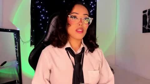 Willow                      Hours 12pm to 630pm Colombian time FRIDAY AND SUNDAY FREE DAYS online show from 01-05-25, 06:02