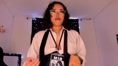 Willow                      Hours 12pm to 630pm Colombian time FRIDAY AND SUNDAY FREE DAYS online show from 01-05-25, 09:03