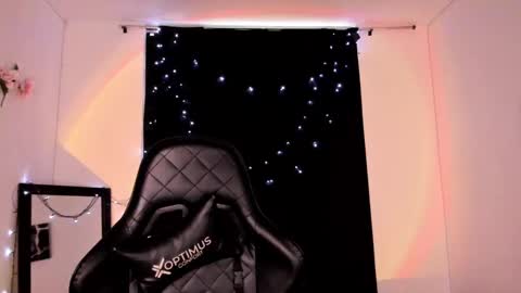 Willow                      Hours 12pm to 630pm Colombian time FRIDAY AND SUNDAY FREE DAYS online show from 01-20-25, 09:01