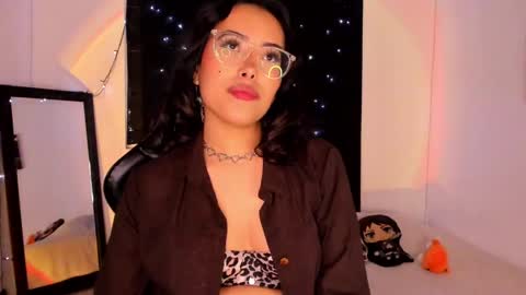 Willow                      Hours 12pm to 630pm Colombian time FRIDAY AND SUNDAY FREE DAYS online show from 01-23-25, 08:45