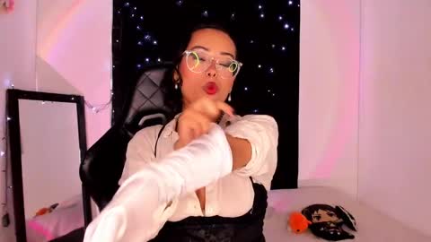 Willow                      Hours 12pm to 630pm Colombian time FRIDAY AND SUNDAY FREE DAYS online show from 01-27-25, 05:26