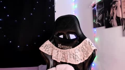 Willow                      Hours 12pm to 630pm Colombian time FRIDAY AND SUNDAY FREE DAYS online show from 02-05-26, 05:50