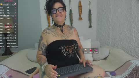 poisson_ivy_ online show from 01-23-25, 07:32