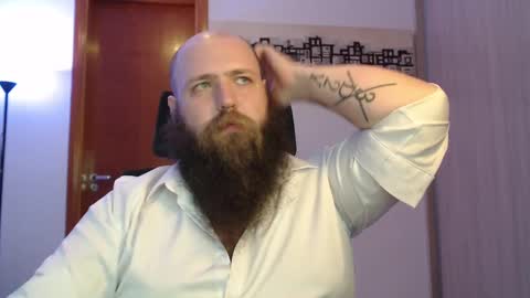 Snapshot of polar_bear91 chatting on 02-25-25, 05:19 Bear online show from 02-25-25, 05:19