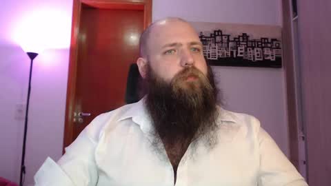 Snapshot of polar_bear91 chatting on 03-08-25, 05:28 Bear online show from 03-08-25, 05:28