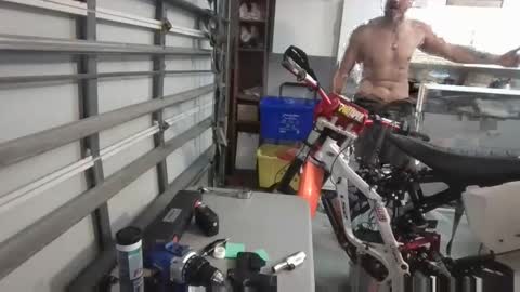 Snapshot of polishrifle3 chatting on 03-27-26, 02:39 jaws online show from 03-27-26, 02:39