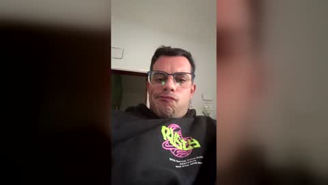 Snapshot of poll540539 chatting on 04-05-26, 12:02 poll540539 online show from 04-05-26, 12:02