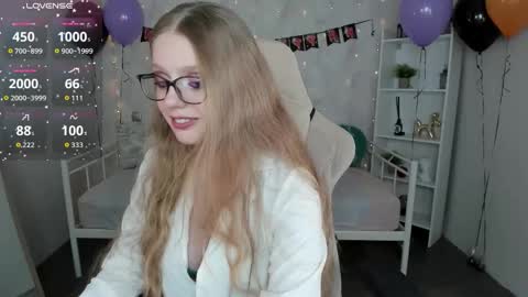 Snapshot of polly___cutie chatting on 11-04-25, 05:50 Polly online show from 11-04-25, 05:50