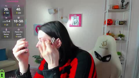 Polly online show from 11-26-25, 03:35