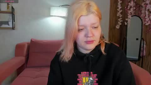 Polly online show from 06-18-26, 01:06