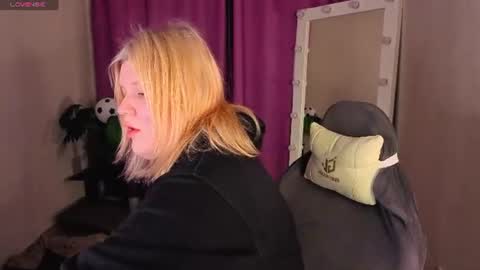 Polly online show from 06-22-26, 01:07