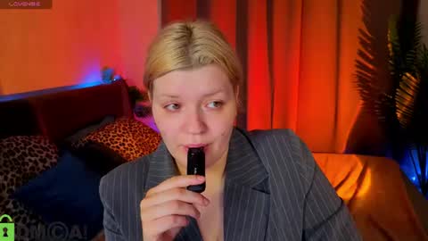 Polly online show from 06-25-26, 01:16