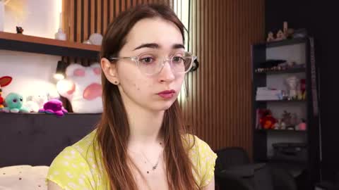 Polly online show from 03-18-26, 06:49