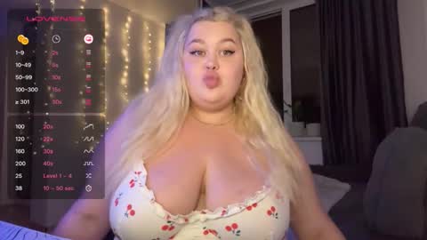 polly_cuteee online show from 09-08-25, 07:57