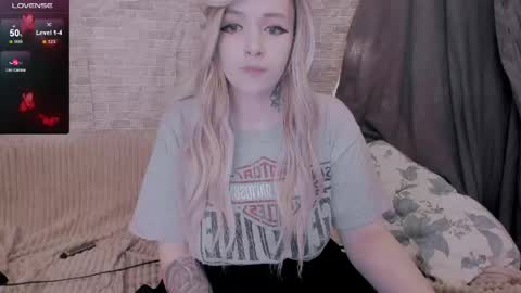 Snapshot of polly_wow chatting on 05-18-26, 08:09 Polly online show from 05-18-26, 08:09