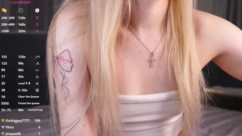 Snapshot of pollybun chatting on 09-22-25, 11:18 Anna online show from 09-22-25, 11:18