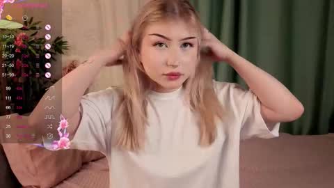 Snapshot of pollybun chatting on 10-20-25, 05:46 Anna online show from 10-20-25, 05:46