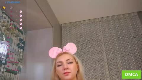 Snapshot of pollybun chatting on 10-28-25, 05:33 Anna online show from 10-28-25, 05:33