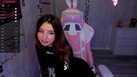 Snapshot of pollyhill1 chatting on 10-10-25, 06:18 online show from 10-10-25, 06:18