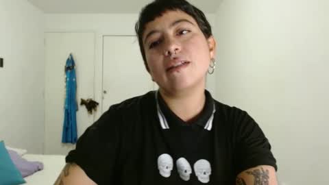 Poly online show from 10-01-25, 01:44