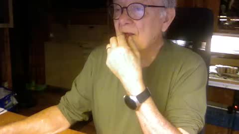 Snapshot of pomme1949 chatting on 10-29-25, 11:01 pomme1949 online show from 10-29-25, 11:01