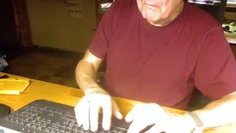 Snapshot of pomme1949 chatting on 12-01-25, 12:21 pomme1949 online show from 12-01-25, 12:21