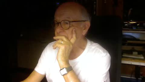 Snapshot of pomme1949 chatting on 12-15-25, 04:33 pomme1949 online show from 12-15-25, 04:33