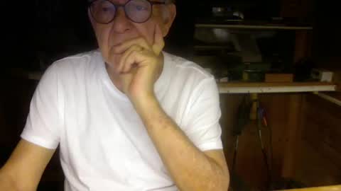 Snapshot of pomme1949 chatting on 01-18-26, 04:11 pomme1949 online show from 01-18-26, 04:11