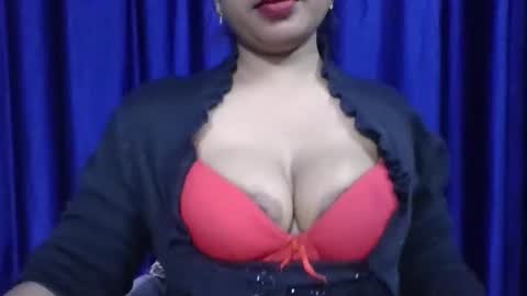 poojalady online show from 11-28-25, 04:04