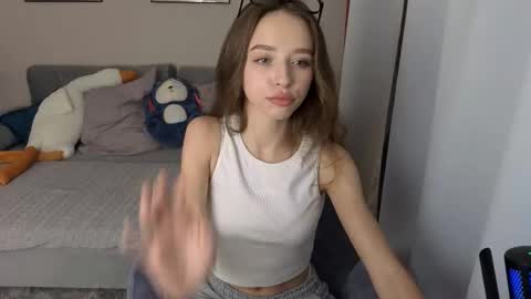 Snapshot of poopl_19 chatting on 10-21-25, 05:46 Cindy online show from 10-21-25, 05:46