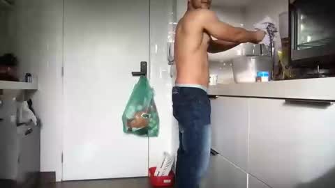 Snapshot of poormanbr chatting on 10-19-25, 07:36 poormanbr online show from 10-19-25, 07:36