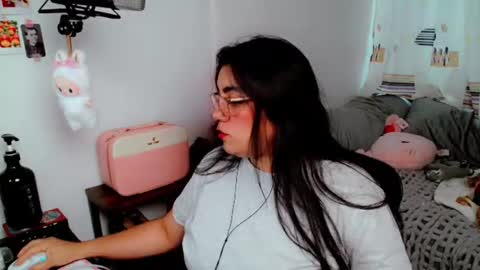 Snapshot of poppykens chatting on 06-30-26, 10:11 Poppy Kensington online show from 06-30-26, 10:11