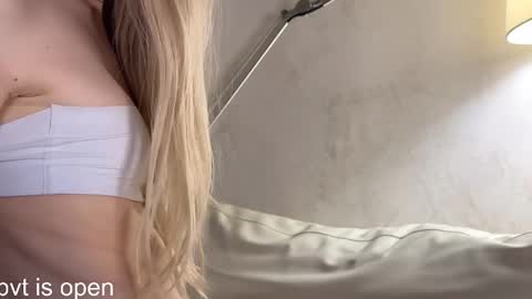 Snapshot of popshhhik chatting on 02-15-25, 06:23 Adele online show from 02-15-25, 06:23