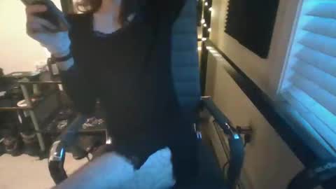 porcelain_tears01 online show from 10-22-25, 11:21