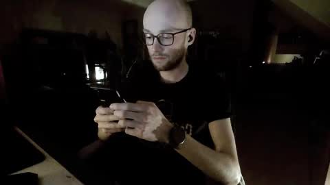 Snapshot of poutoublou002 chatting on 03-16-26, 09:30 Blou online show from 03-16-26, 09:30