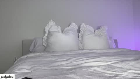 Snapshot of poutyselena chatting on 01-29-25, 12:54 Selena online show from 01-29-25, 12:54