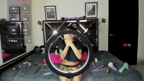 Snapshot of poyson_ivy1 chatting on 05-15-26, 12:17 poyson_ivy1 online show from 05-15-26, 12:17