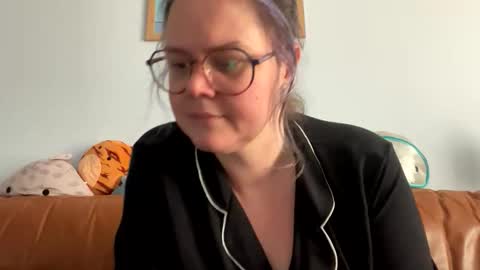 ppriestess online show from 05-08-26, 12:10
