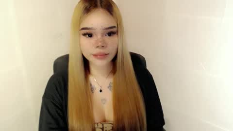 MAXXINE online show from 12-17-25, 04:29