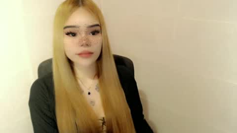 Snapshot of preciousangel69xxx chatting on 06-11-26, 03:59 MAXXINE online show from 06-11-26, 03:59