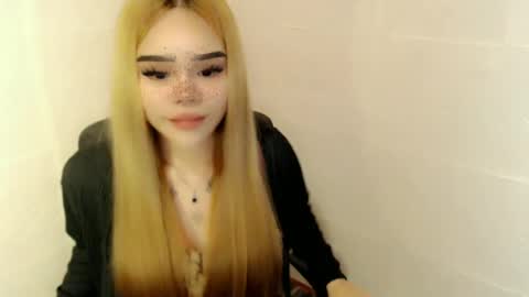 Snapshot of preciousangel69xxx chatting on 06-27-26, 04:50 MAXXINE online show from 06-27-26, 04:50