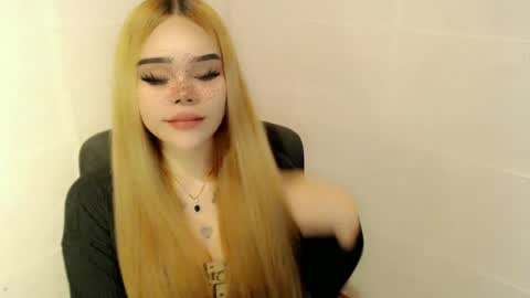 Snapshot of preciousangel69xxx chatting on 06-28-26, 01:00 MAXXINE online show from 06-28-26, 01:00