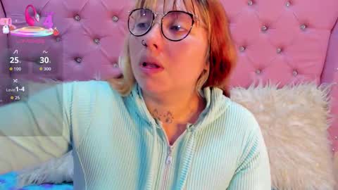 Snapshot of pretti__violet_ chatting on 11-18-25, 09:03 Pretti Violet online show from 11-18-25, 09:03