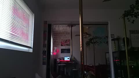 PrettiBritti online show from 02-05-26, 10:58