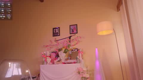 Nayrobi online show from 10-17-25, 03:14