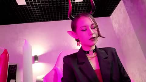 Alisa online show from 10-30-25, 01:40