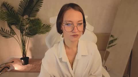 Alisa online show from 11-06-25, 01:06